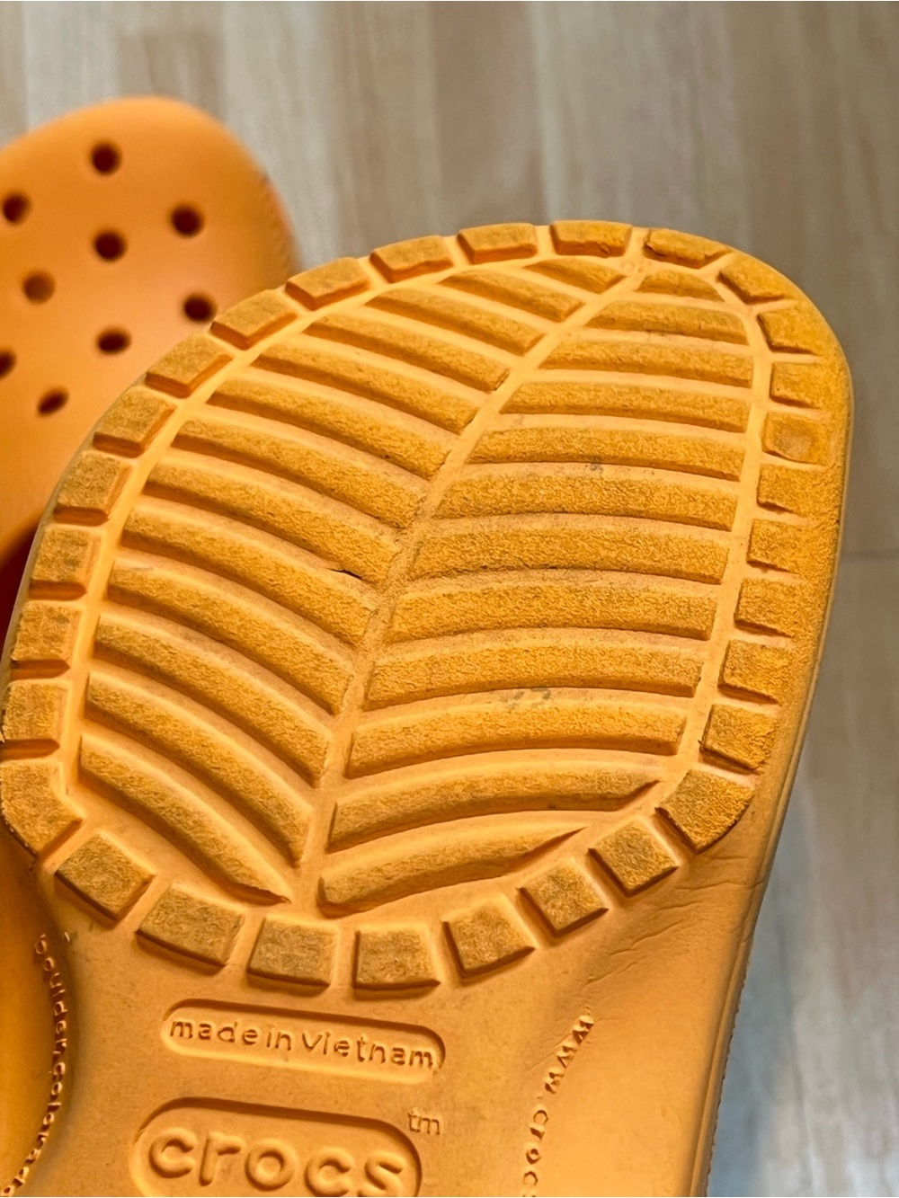 CROCS Kid’s Classic Clog - sz Junior 2 - Picture 14 of 16